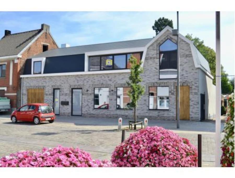 Leuk Overnachten In Hartje Laarne, Dicht Bij Gent! Esterno foto